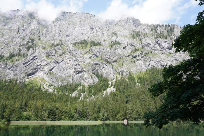 Leopoldsteinersee: Die imposante Seemauer am Leopoldsteinersee