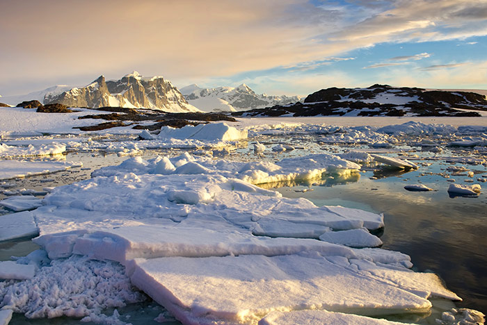 Antarktische Morgenröte ©Claudia und Jürgen Kirchberger